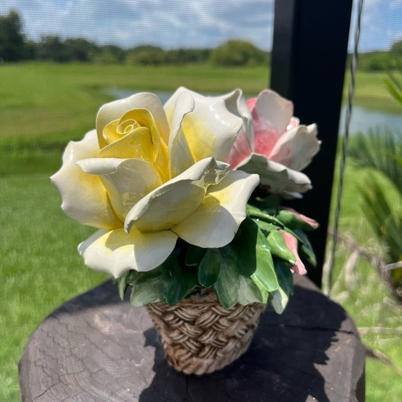 Capodimonte Porcelain Flower Rose Bouquet Basket Centerpiece Vintage - Picture 8 of 17